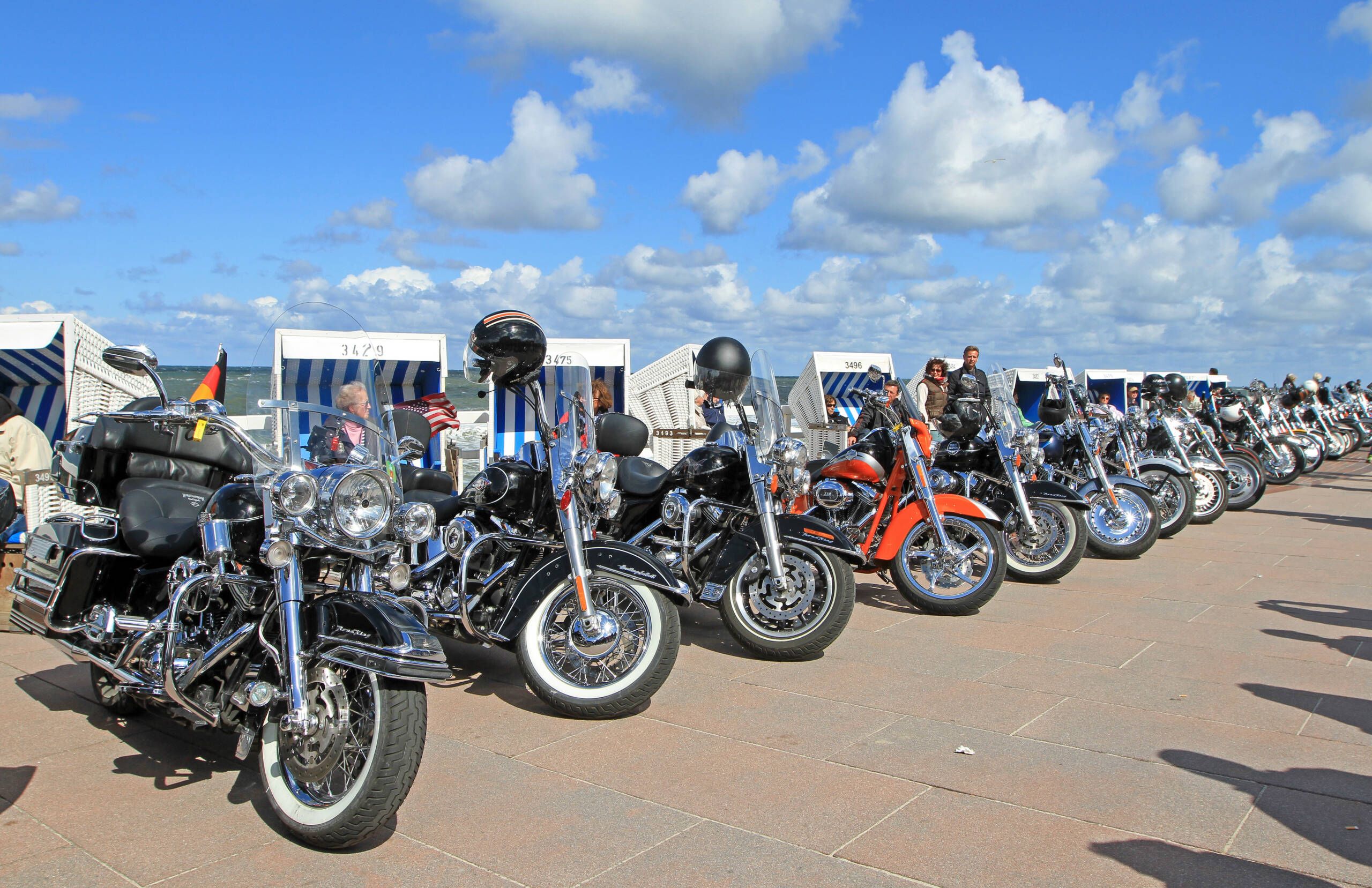 Harleys an der Promenade in Westerland