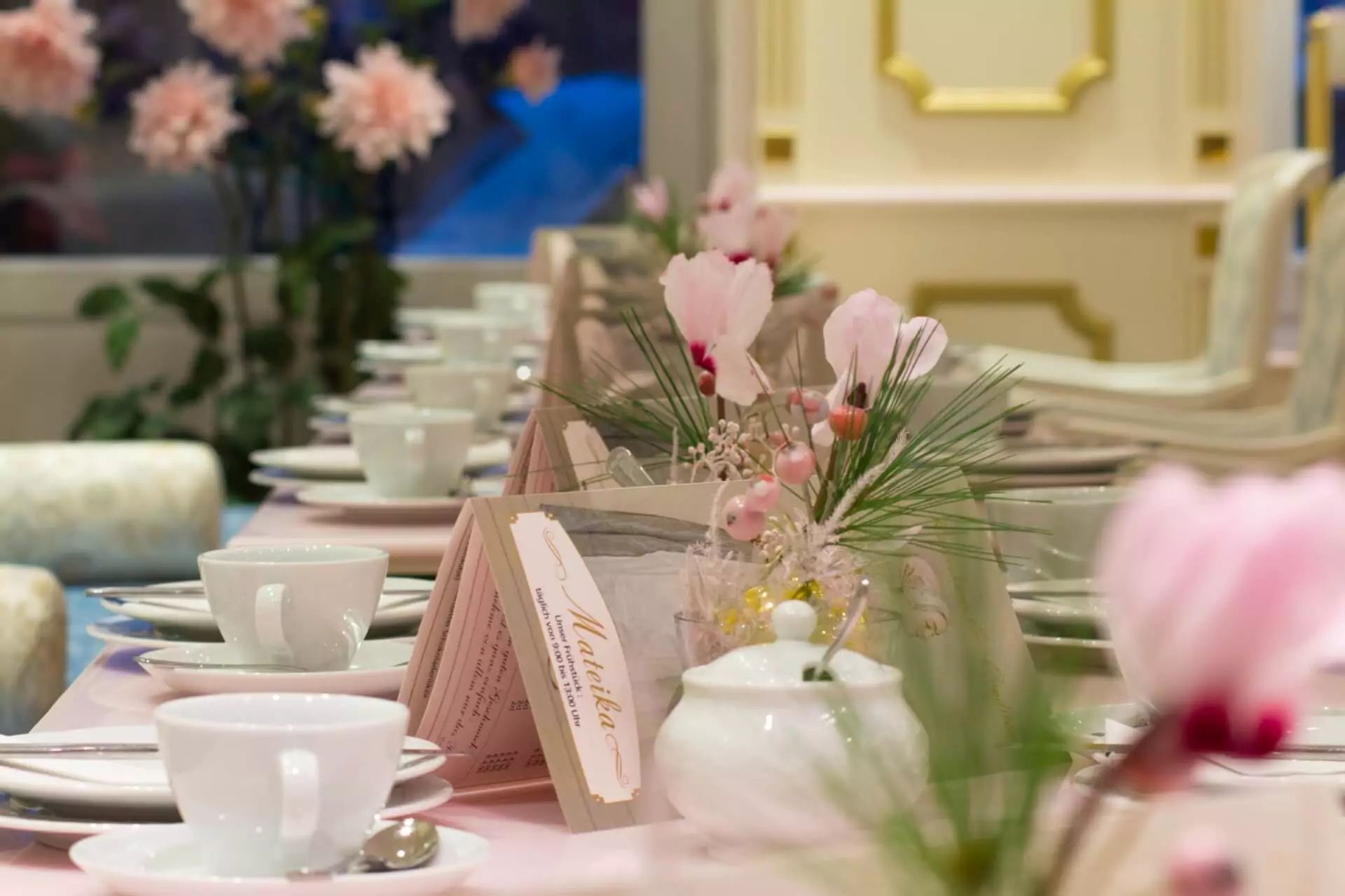 Mateika Tisch mit Karte