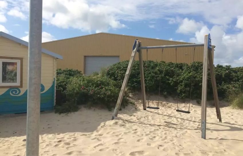 Spielplatz-Campingplatz-Wenningstedt-Schaukel