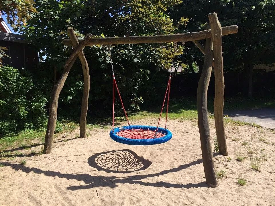 Spielplatz-Friedrichshain_Westerland_Netzschaukel