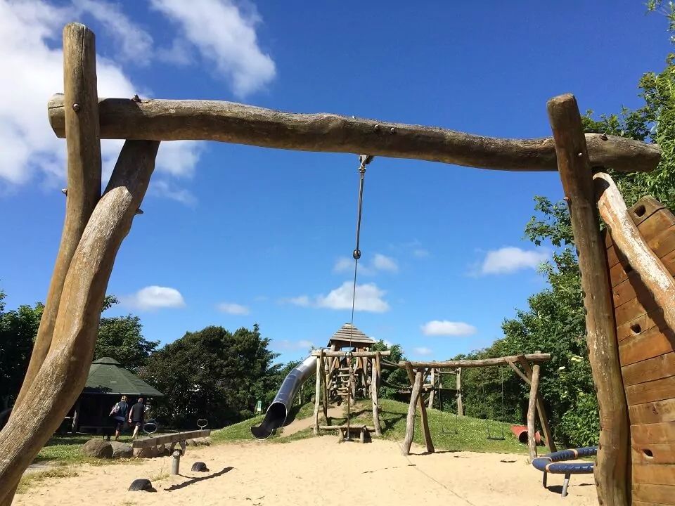 Spielplatz-Friedrichshain_Westerland_Uebersicht_Seilbahn