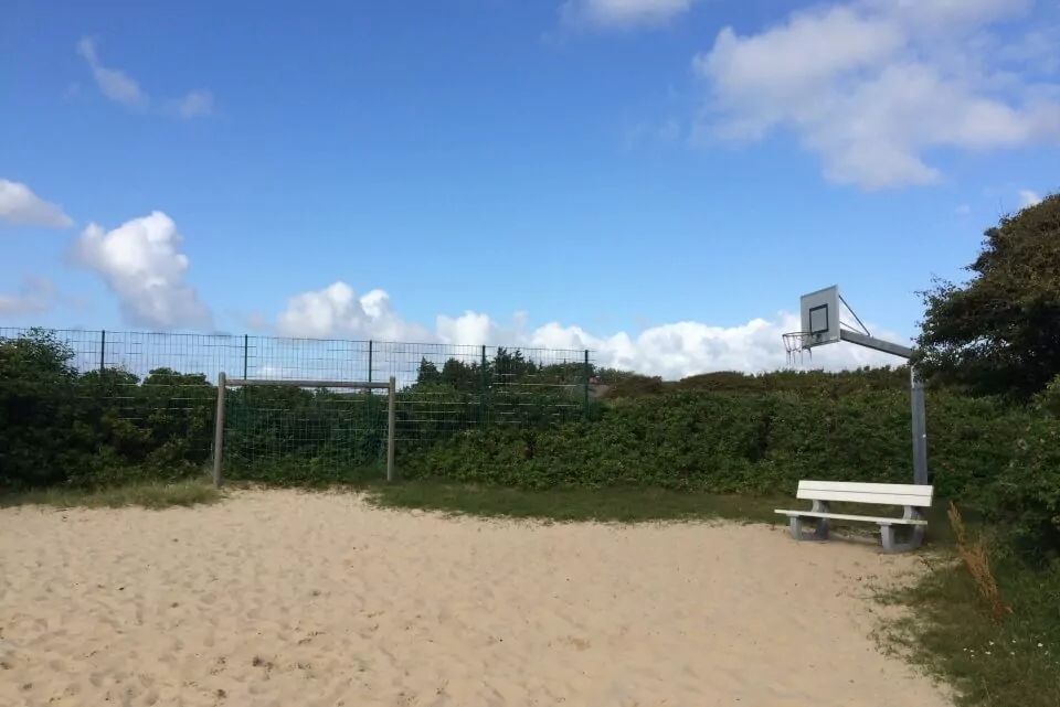 Spielplatz Kampen Basketballkorb und Tor