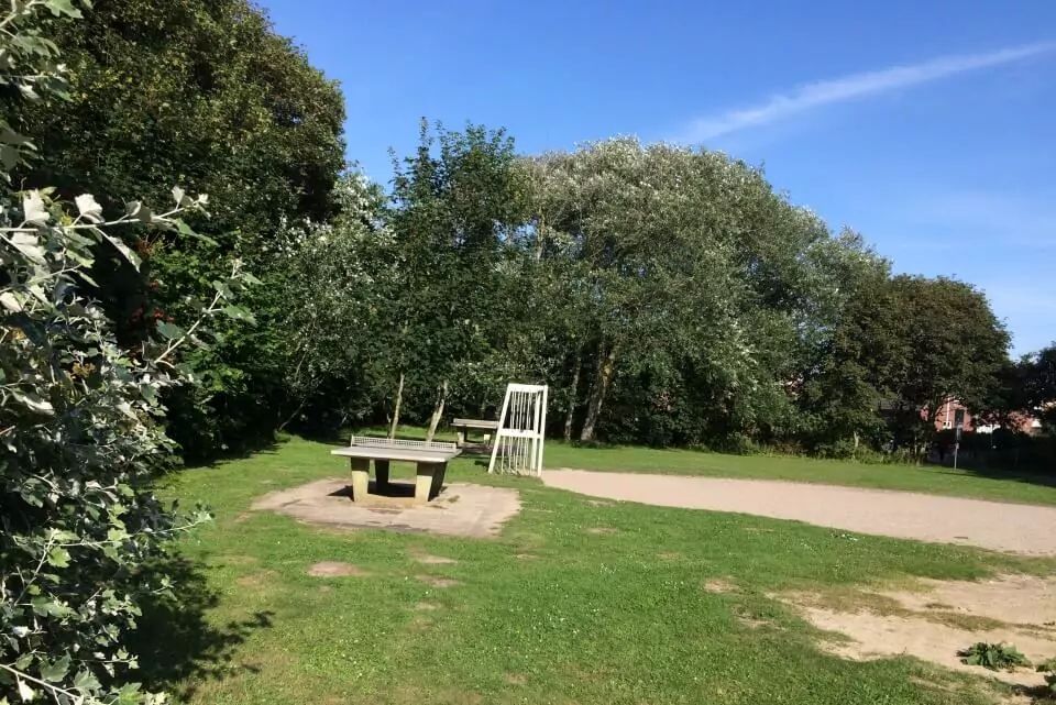 Spielplatz Südwäldchen Tischtennisplatte und Fußballtor