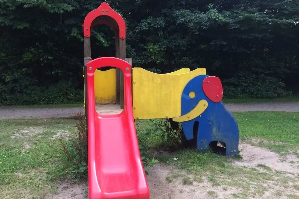 Spielplatz Südwäldchen kleine Rutsche