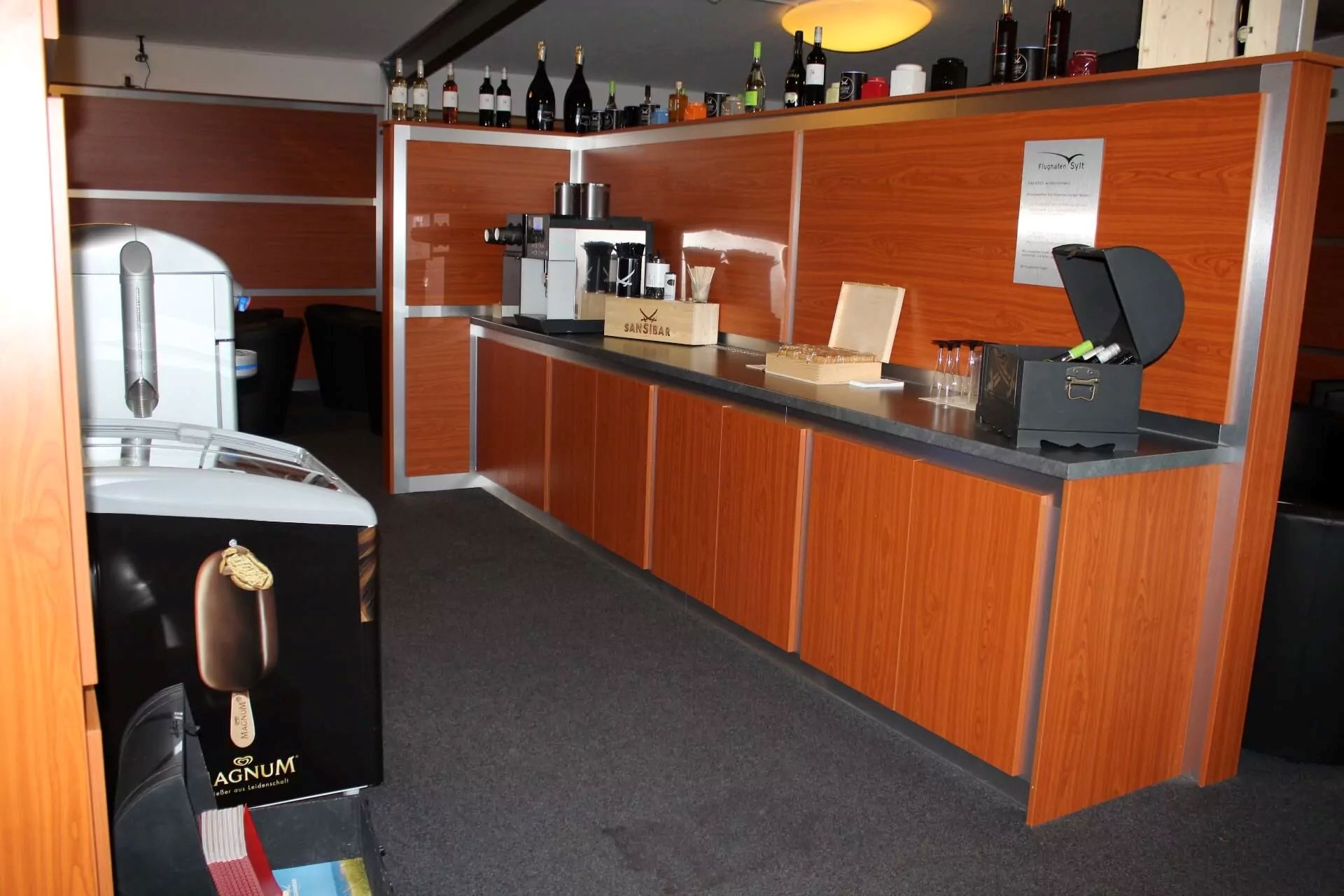 Sylt Lounge Getränke Küche Flughafen