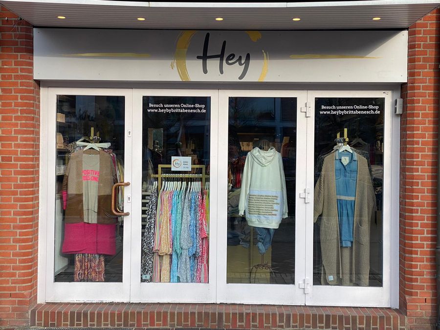 Hey by Britta Benesch in Westerland Schaufenster