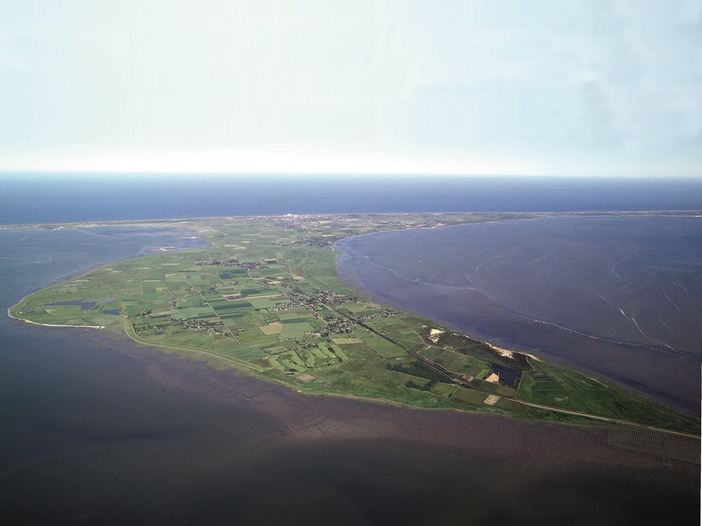 Luftaufnahme von Sylt - Aufgenommen aus dem Osten, im Vordergrund Morsum