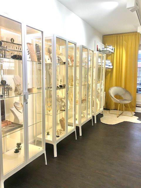 Shari Hoffmann Vitrine