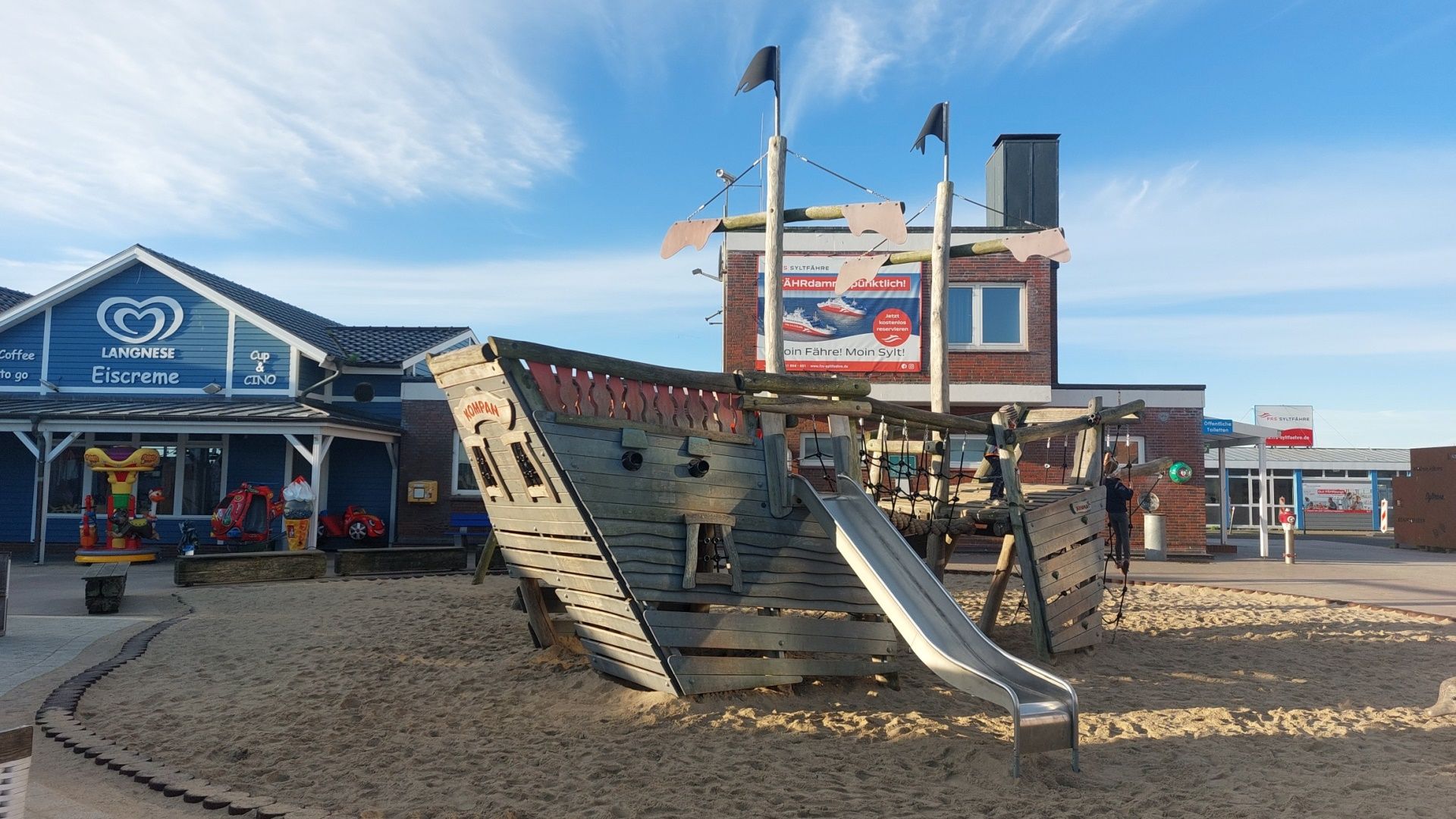 Spielplatz in List am Hafen Schiff