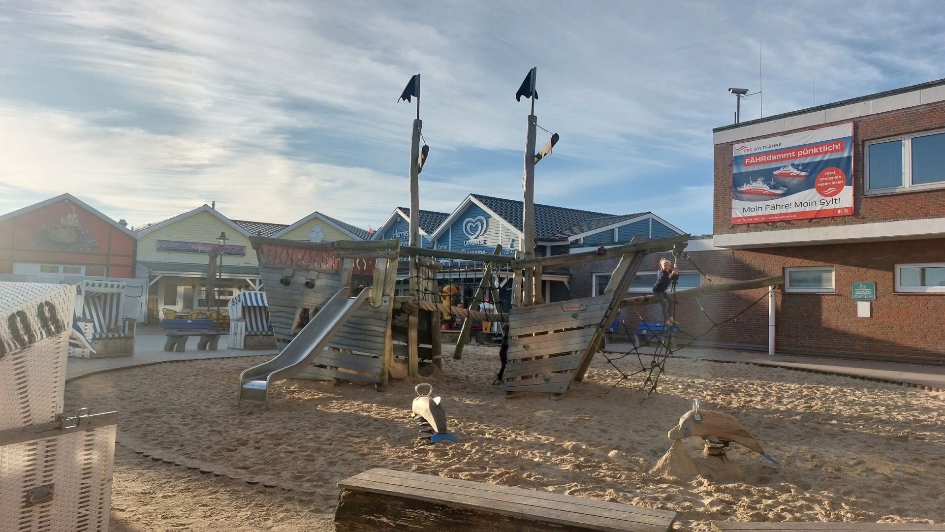 Spielplatz in List am Hafen Strandkorb