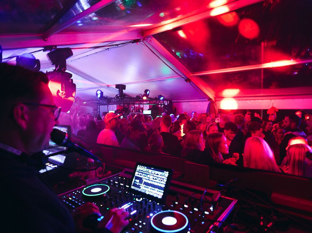 Party im Zelt beim Windsurf World Cup Sylt 2024