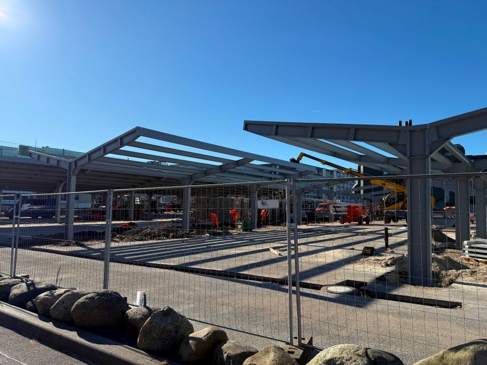 Baustelle für die Photovoltaik-Anlage auf dem Parkplatz neben dem Syltness Center in Westerland auf Sylt