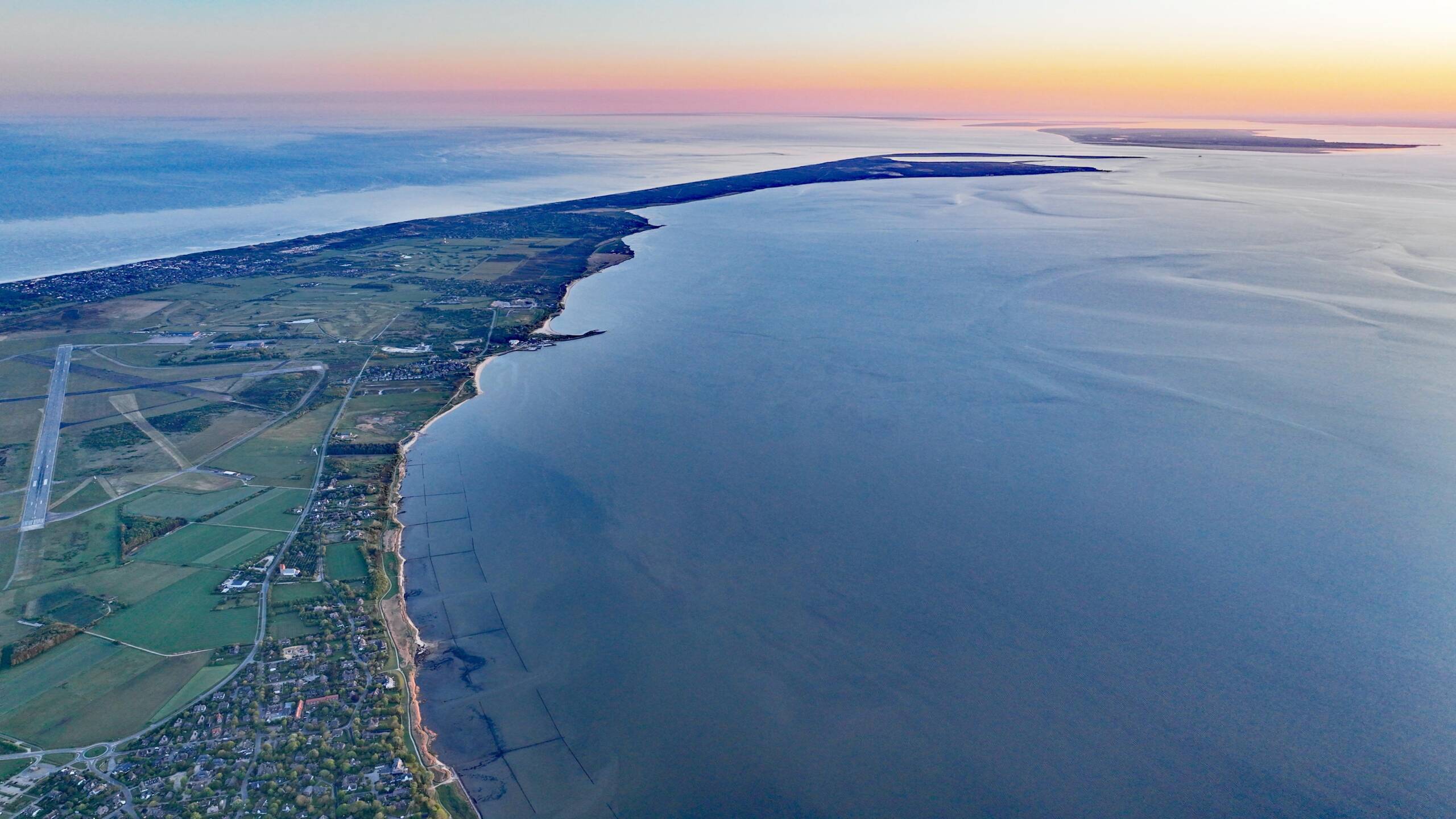 Sonnenaufgang aufgenommen mit der Drohne von oben