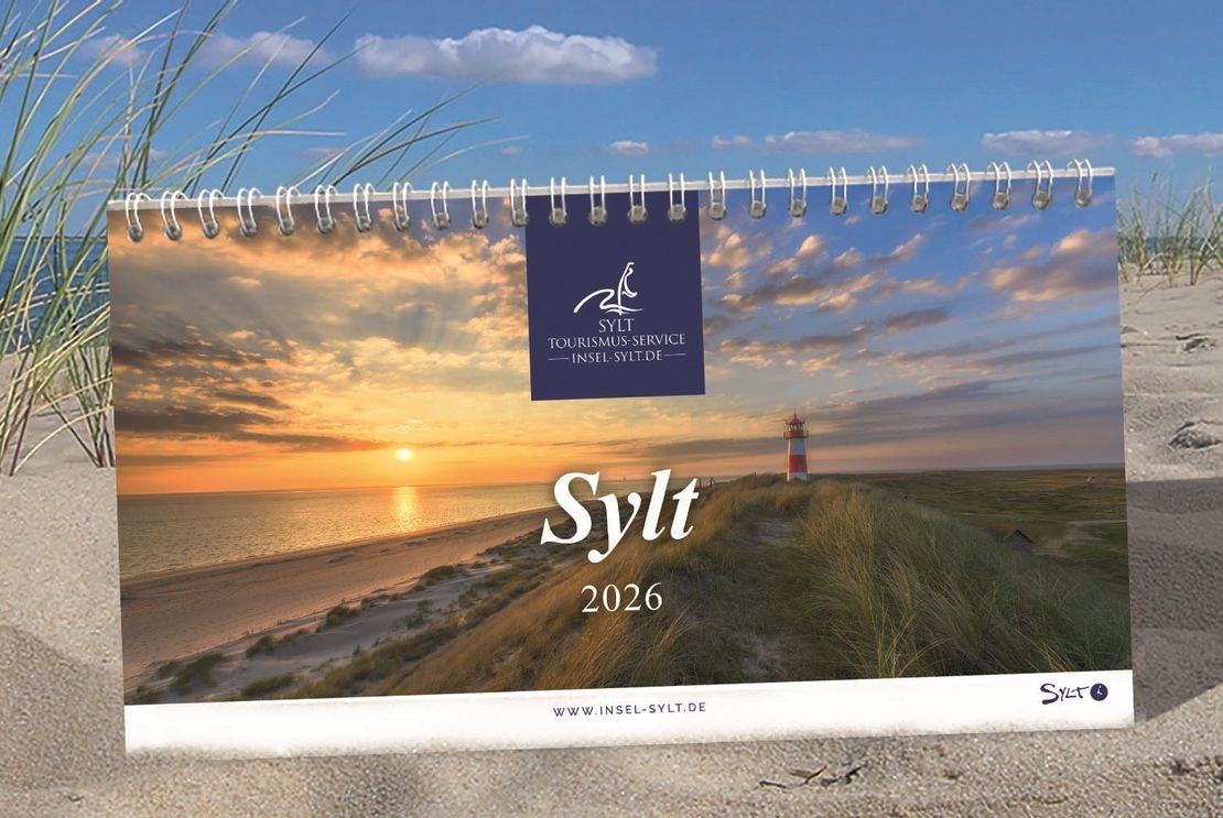 der Titel des Postkartenkalenders Sylt 2026 zeigt den Leuchtturm auf dem Lister Ellenbogen