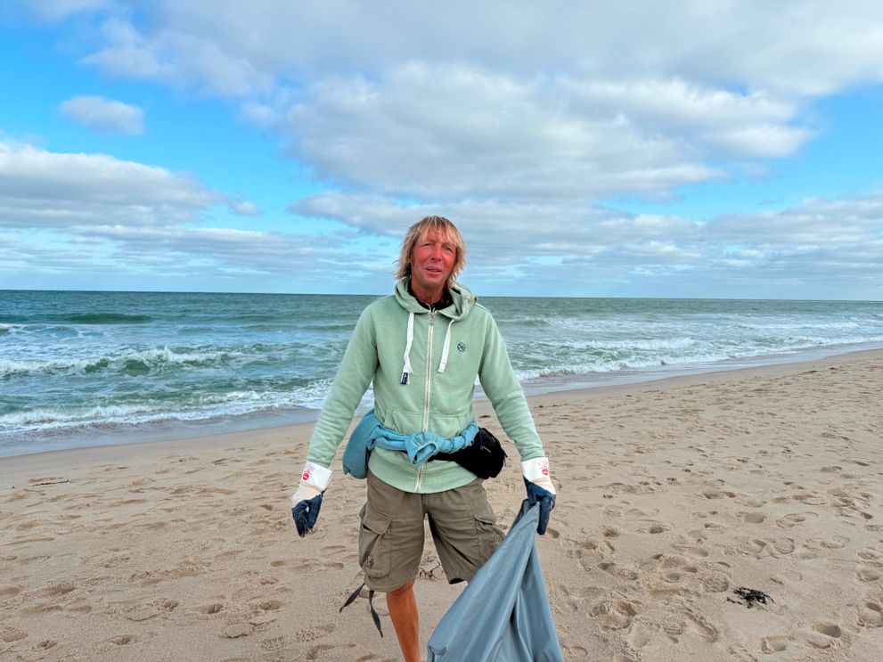 Strandreiniger Jürgen vom Insel Sylt Tourismus-Service am Sylter Strand