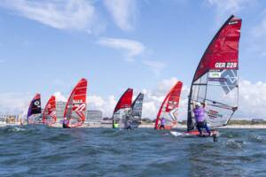 Gruppe von Windsurfern beim California Windsurf Cup Sylt