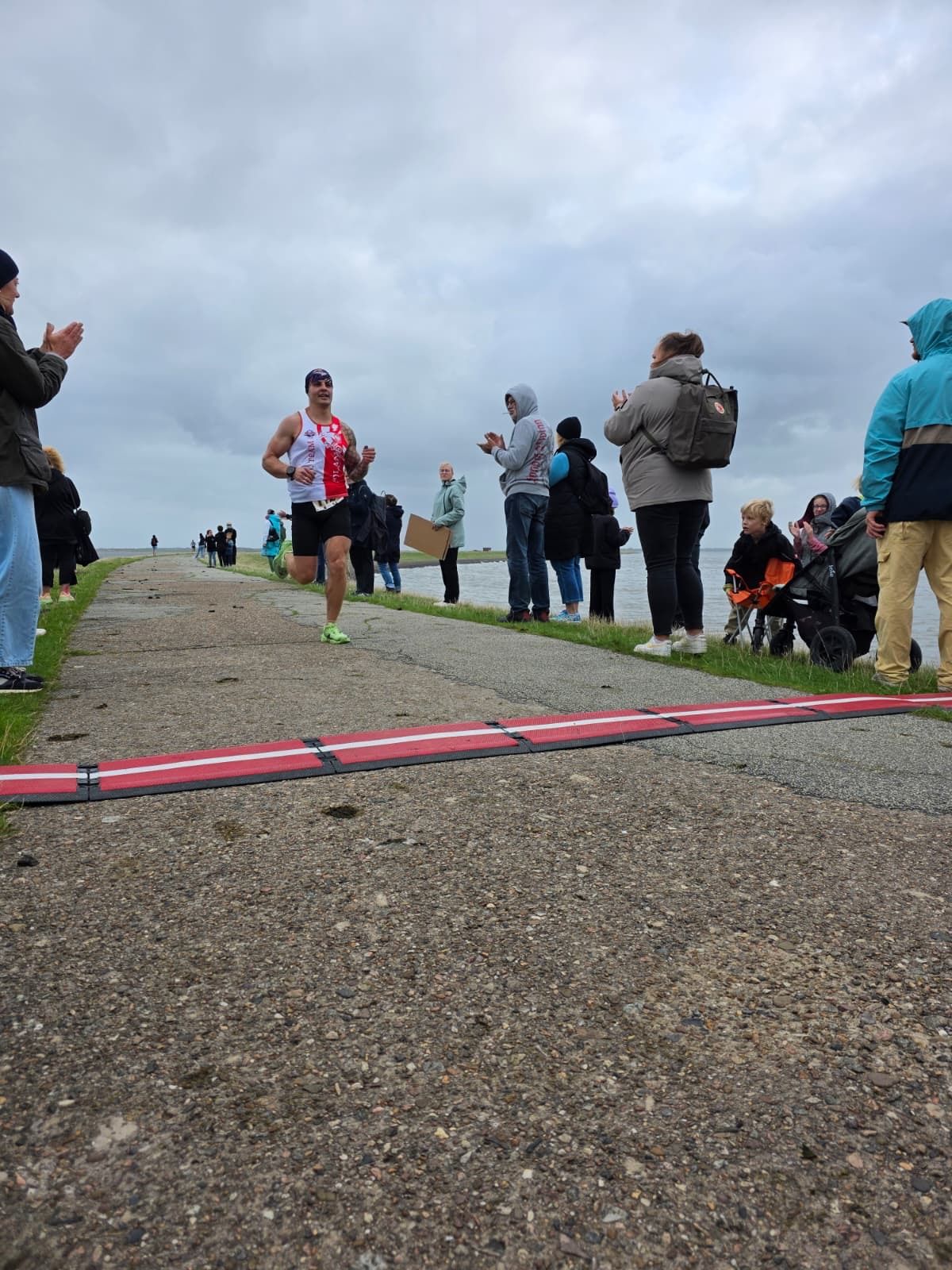 Zieleinlauf beim Run ums Rantumbecken 2025