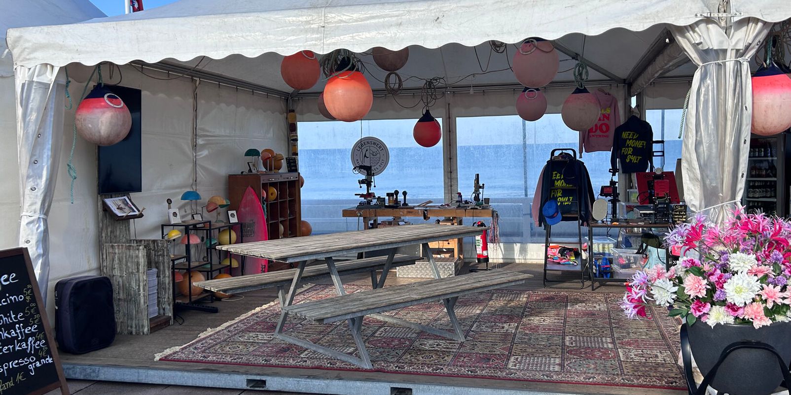 Zehn Tage, zehn Partner: LEBENSWERT-Zelt beim Windsurf World Cup