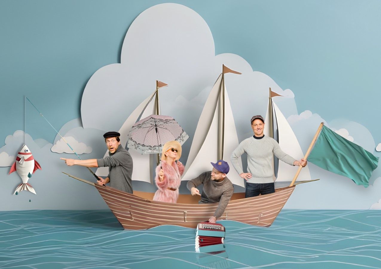 Die Band Godewind in einer Schiffskulisse