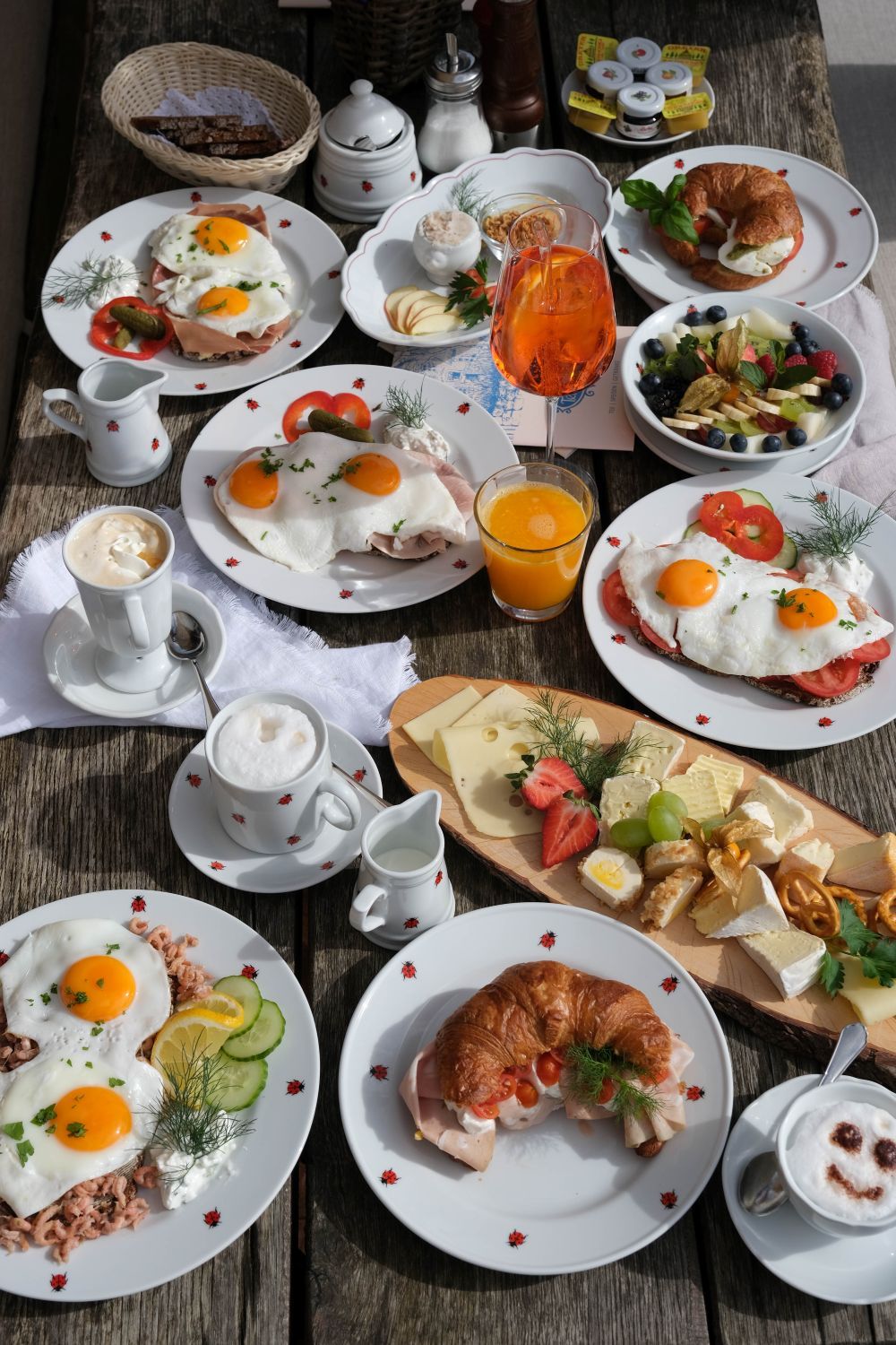 Frühstückstisch in der kleinen Teestube