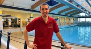 Aufnahme von Nico von Koss vor dem Wellenbecken der Sylter Welle