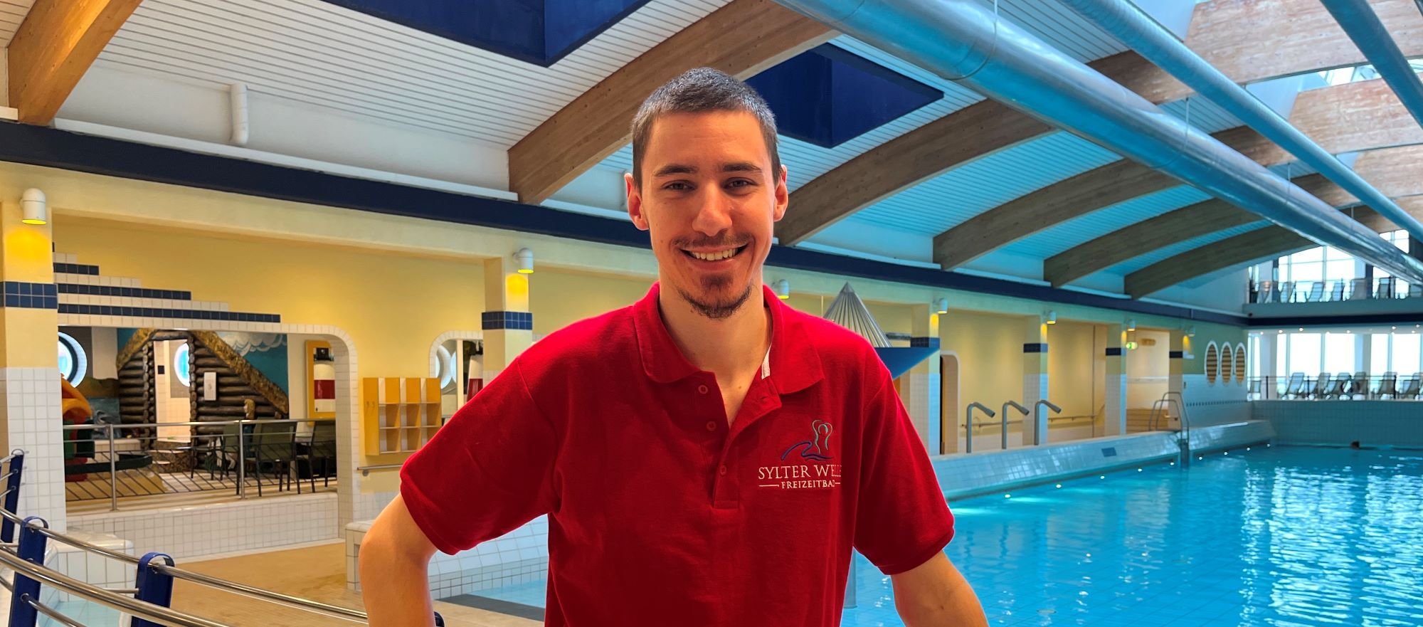 Aufnahme von Nico von Koss vor dem Wellenbecken der Sylter Welle