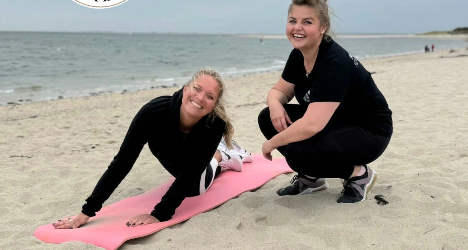Selina Schmitz mit Kundin am Strand