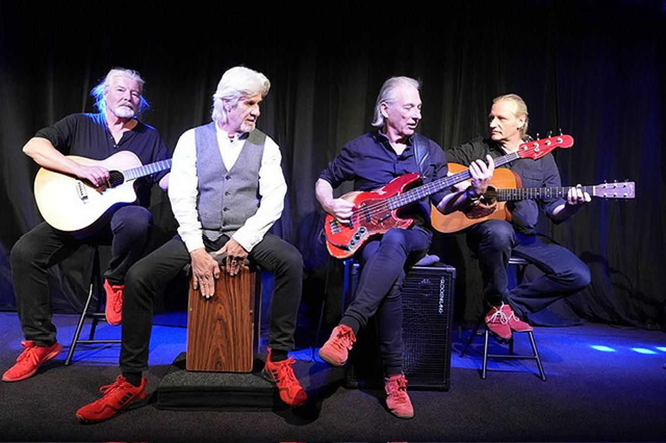 Die Band Pfefferminz steht auf der Bühne.