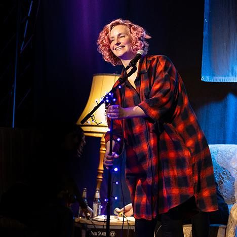 Monika Mertens beim Poetry Slam