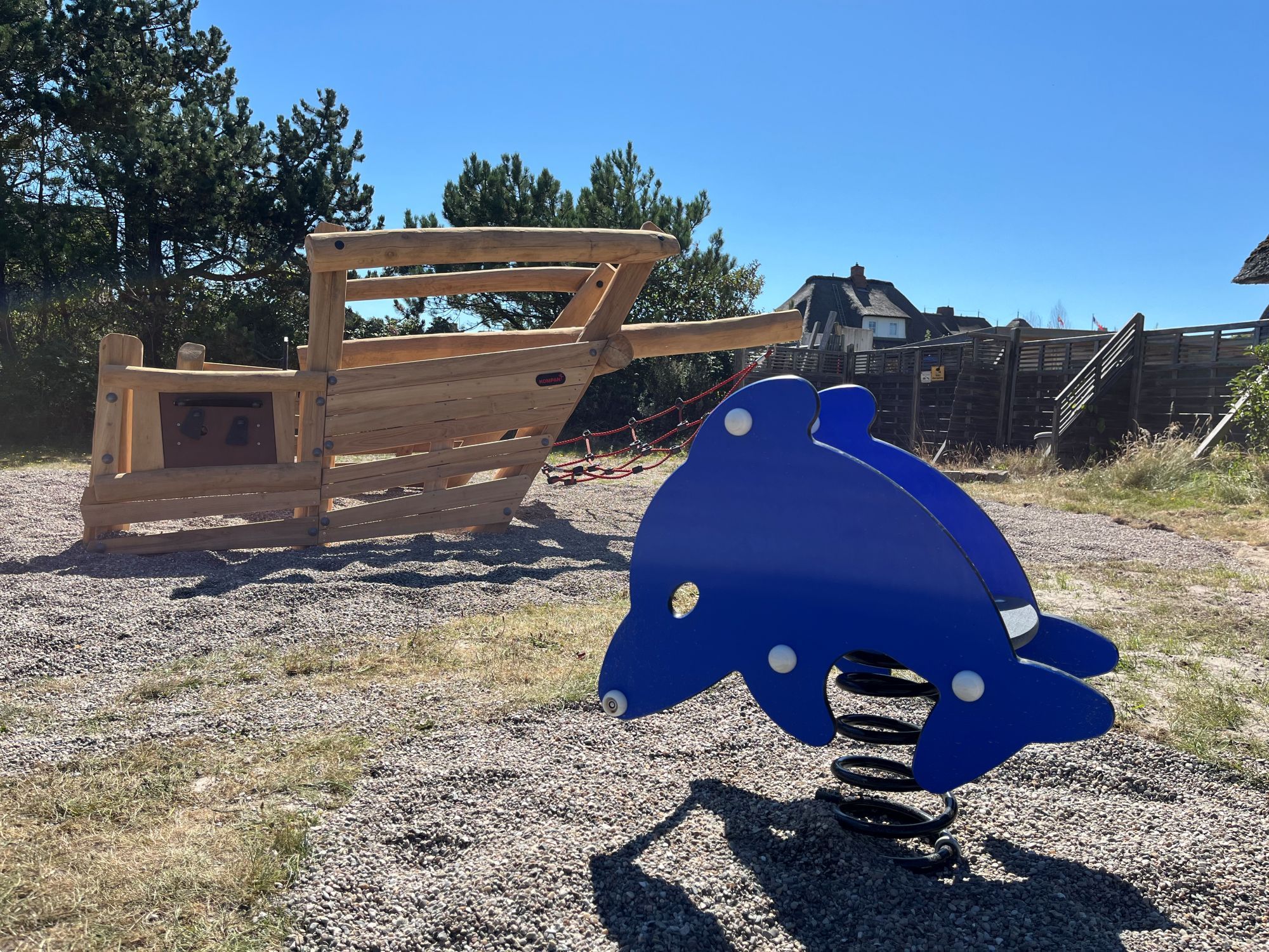 Wipp Delfin auf dem Spielplatz in Rantum