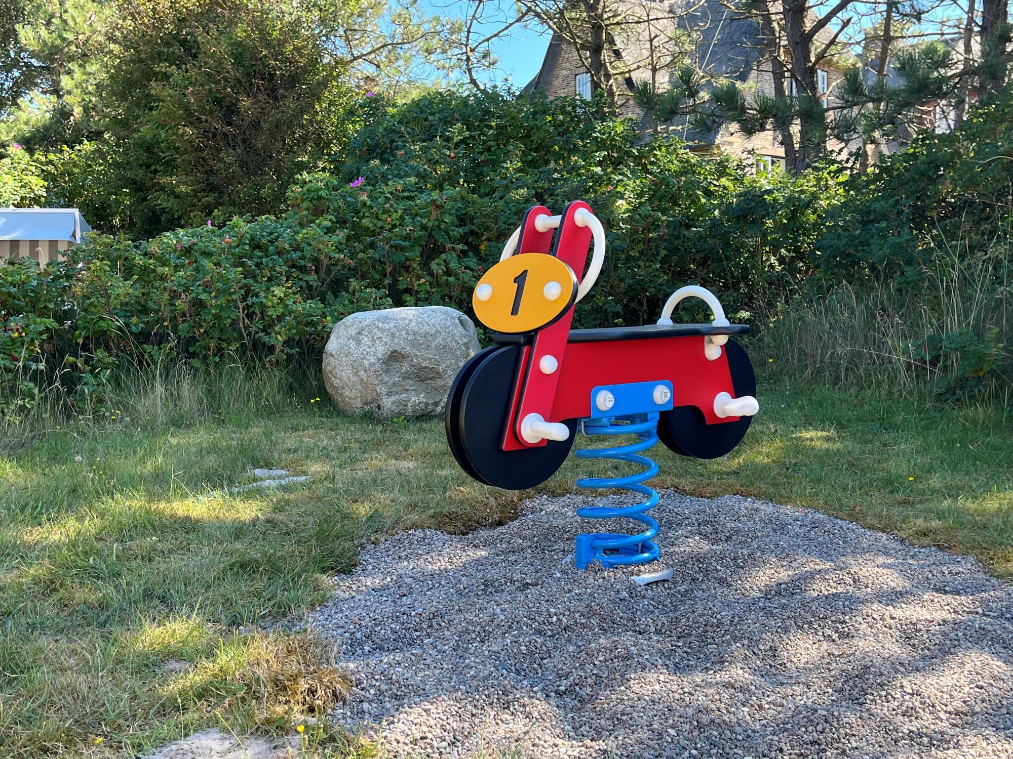 Wipp Motorrad auf dem Spielplatz Rantum